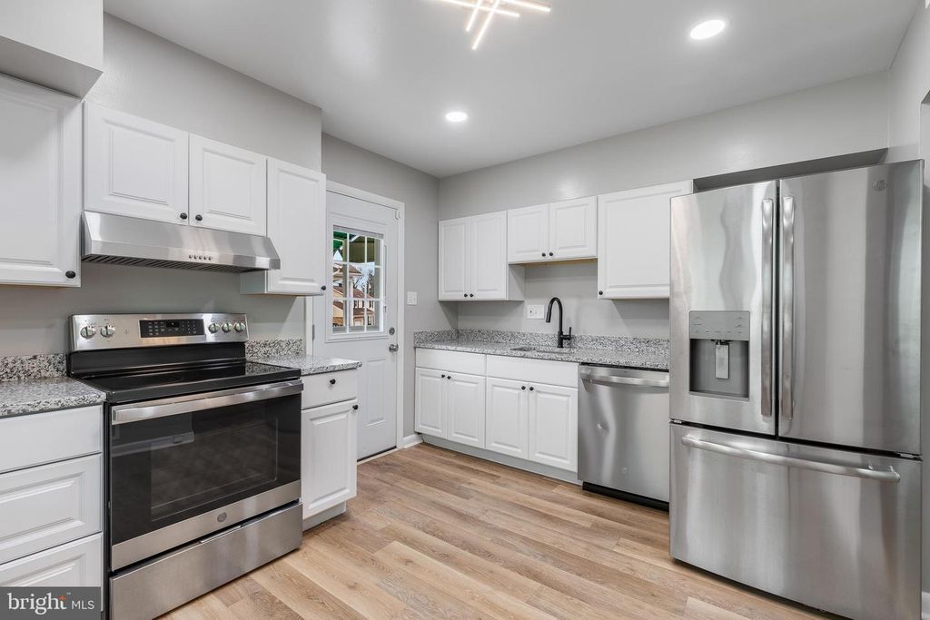 Image 9 of property listing at 1324 DENBRIGHT RD, Catonsville, MD 21228