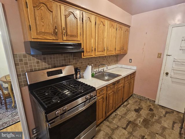 6136 N WARNOCK ST, Philadelphia, PA 19141