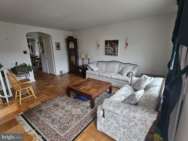 6136 N WARNOCK ST, Philadelphia, PA 19141