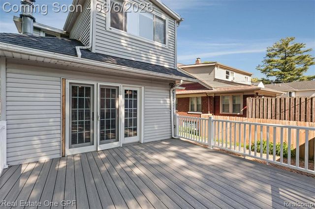 957 Fisher Road, Grosse Pointe, MI 48230