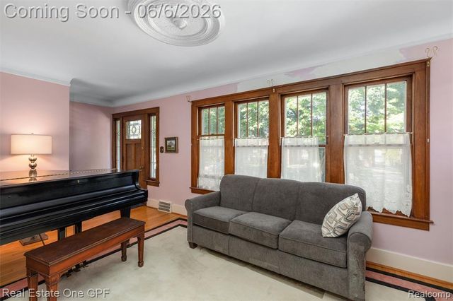 957 Fisher Road, Grosse Pointe, MI 48230