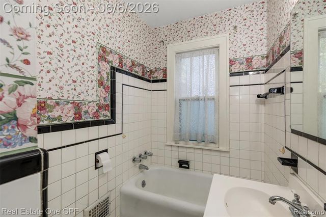957 Fisher Road, Grosse Pointe, MI 48230