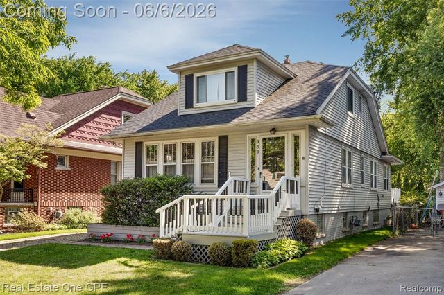 957 Fisher Road, Grosse Pointe, MI 48230