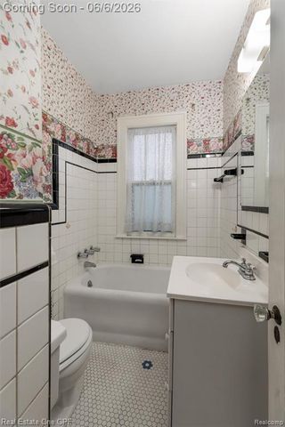 957 Fisher Road, Grosse Pointe, MI 48230
