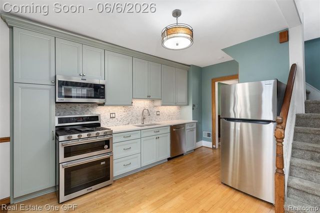 957 Fisher Road, Grosse Pointe, MI 48230