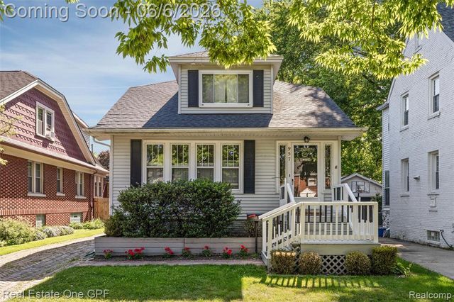 957 Fisher Road, Grosse Pointe, MI 48230