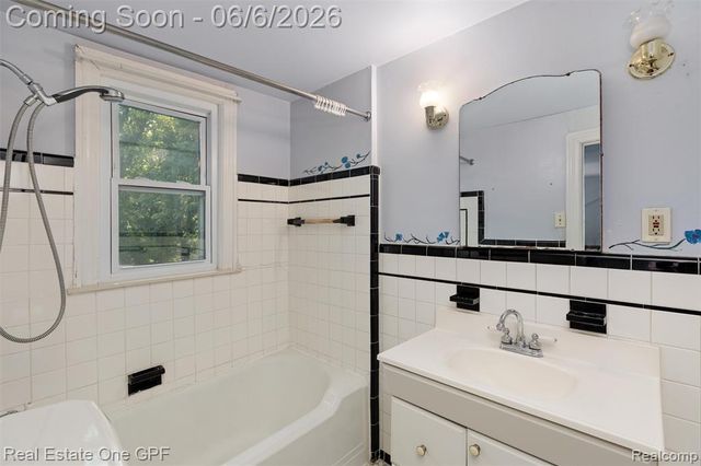 957 Fisher Road, Grosse Pointe, MI 48230