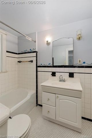 957 Fisher Road, Grosse Pointe, MI 48230