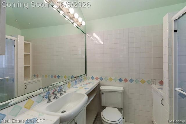 957 Fisher Road, Grosse Pointe, MI 48230