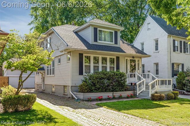 957 Fisher Road, Grosse Pointe, MI 48230