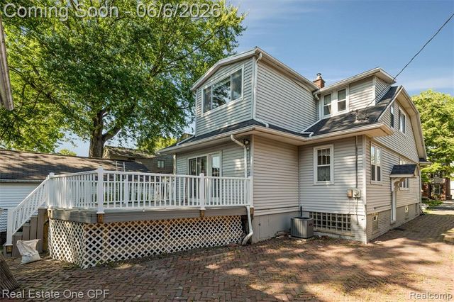 957 Fisher Road, Grosse Pointe, MI 48230