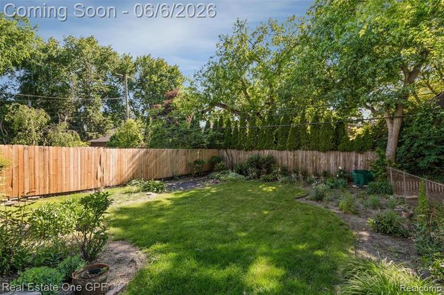 957 Fisher Road, Grosse Pointe, MI 48230