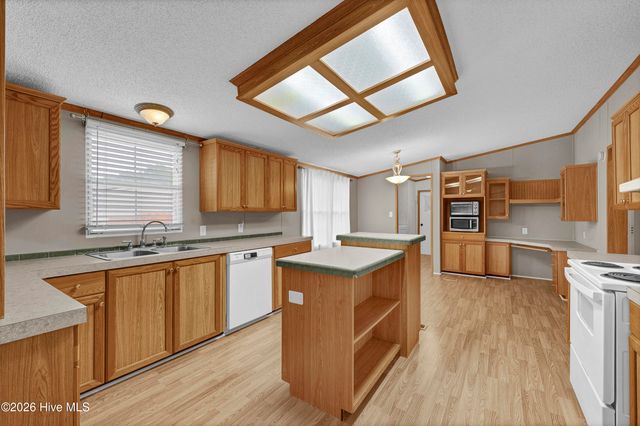 201 Blue Fan Street, Surf City, NC 28445