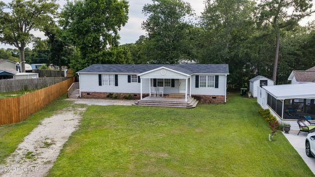 201 Blue Fan Street, Surf City, NC 28445