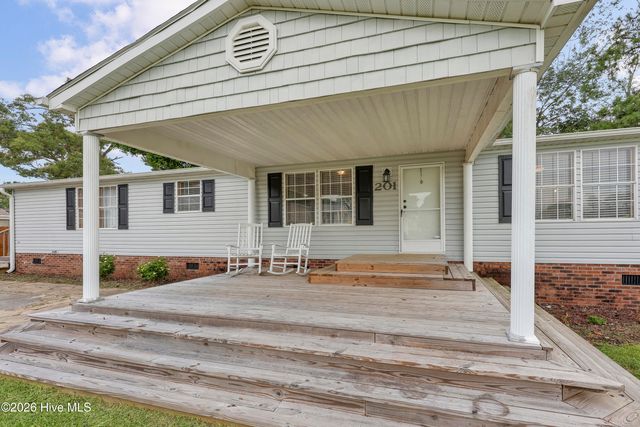 201 Blue Fan Street, Surf City, NC 28445