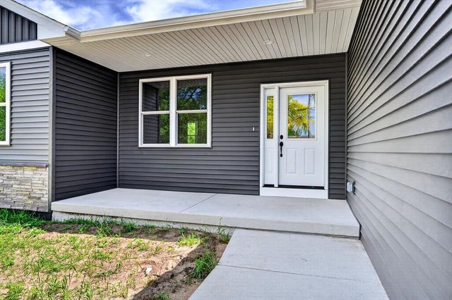 2004 W 4th Avenue, Brodhead, WI 53520