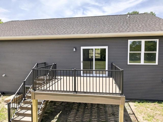 2004 W 4th Avenue, Brodhead, WI 53520