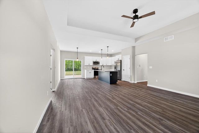 2004 W 4th Avenue, Brodhead, WI 53520