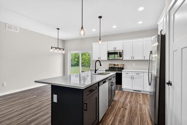 2004 W 4th Avenue, Brodhead, WI 53520