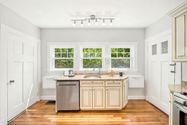 42 Roslin St, Boston, MA 02124