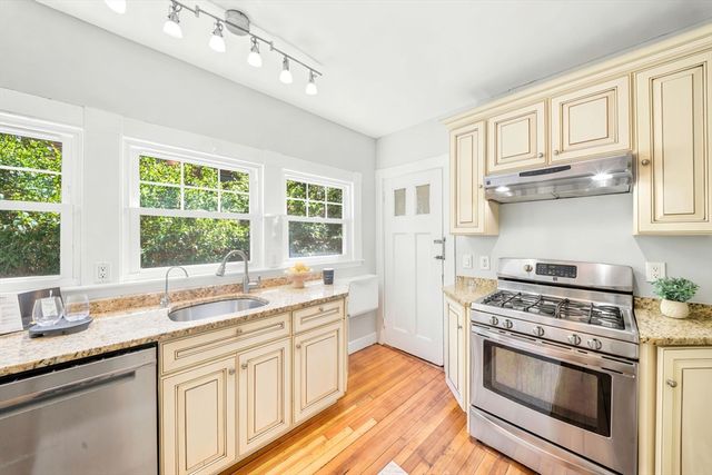 42 Roslin St, Boston, MA 02124