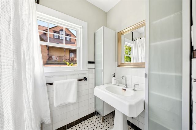 42 Roslin St, Boston, MA 02124