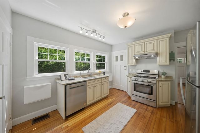 42 Roslin St, Boston, MA 02124