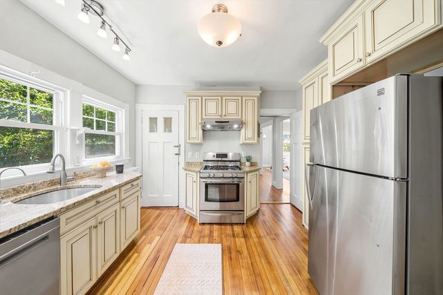 42 Roslin St, Boston, MA 02124