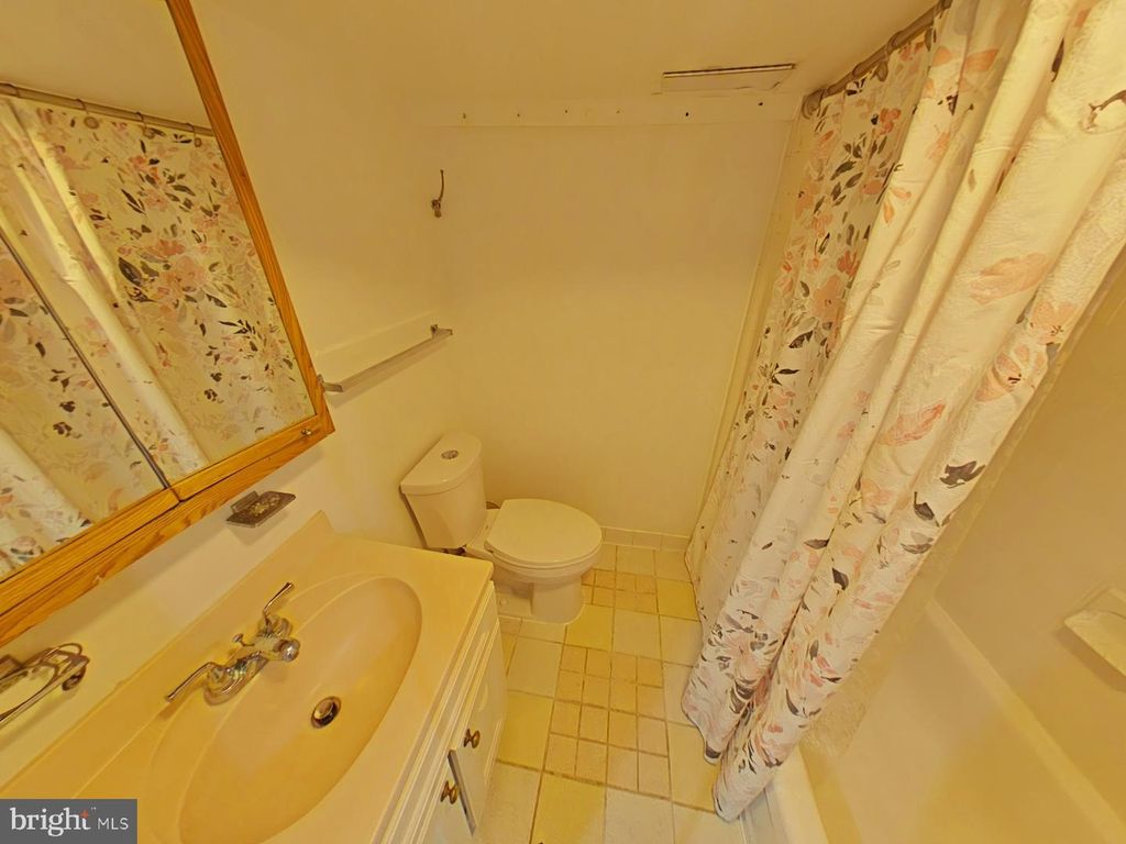 Image 10 of property listing at 12807 CRISFIELD RD, Silver Spring, MD 20906