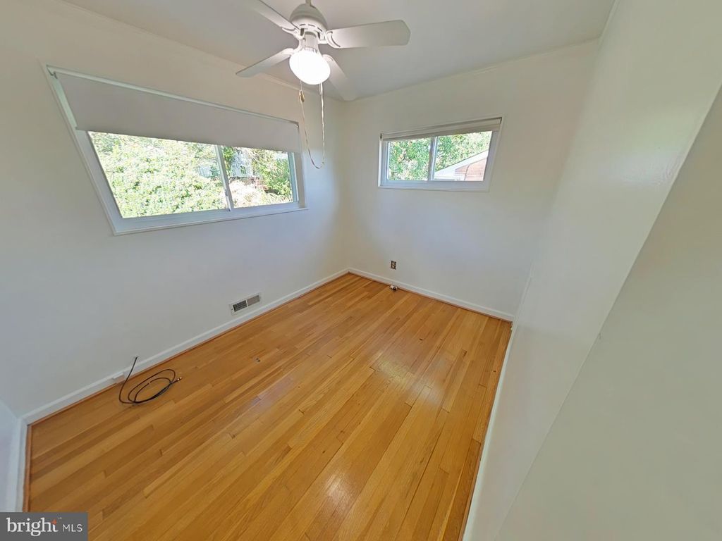 Image 11 of property listing at 12807 CRISFIELD RD, Silver Spring, MD 20906