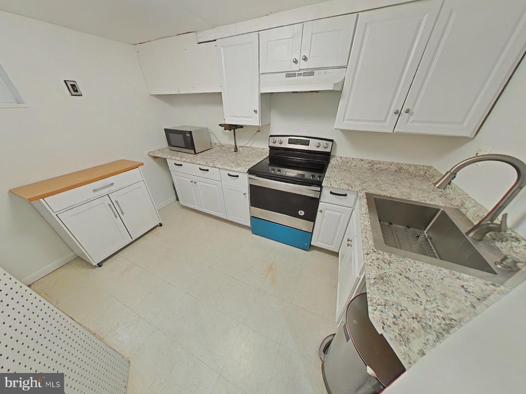 Image 15 of property listing at 12807 CRISFIELD RD, Silver Spring, MD 20906