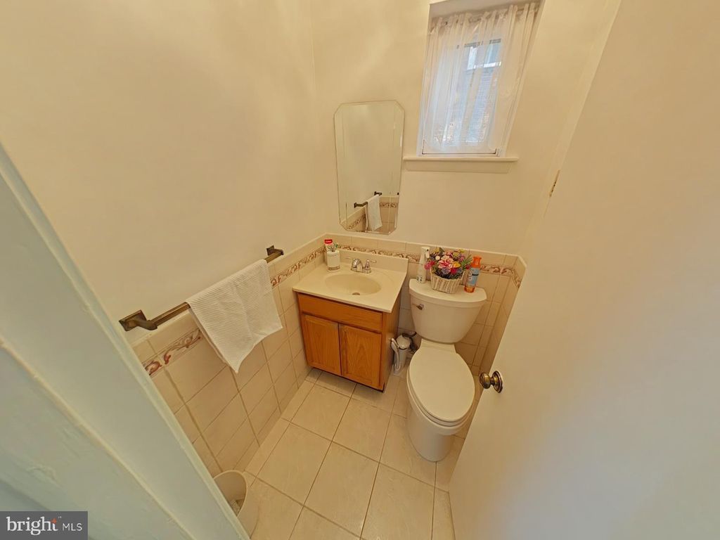 Image 17 of property listing at 12807 CRISFIELD RD, Silver Spring, MD 20906