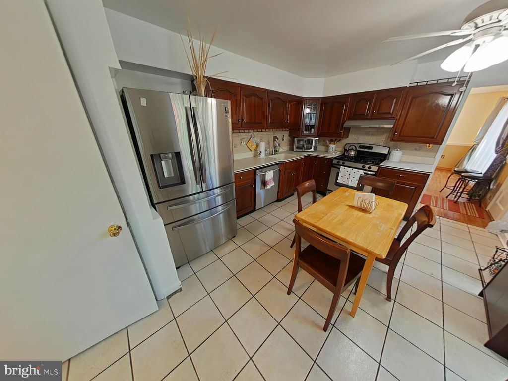 Image 2 of property listing at 12807 CRISFIELD RD, Silver Spring, MD 20906