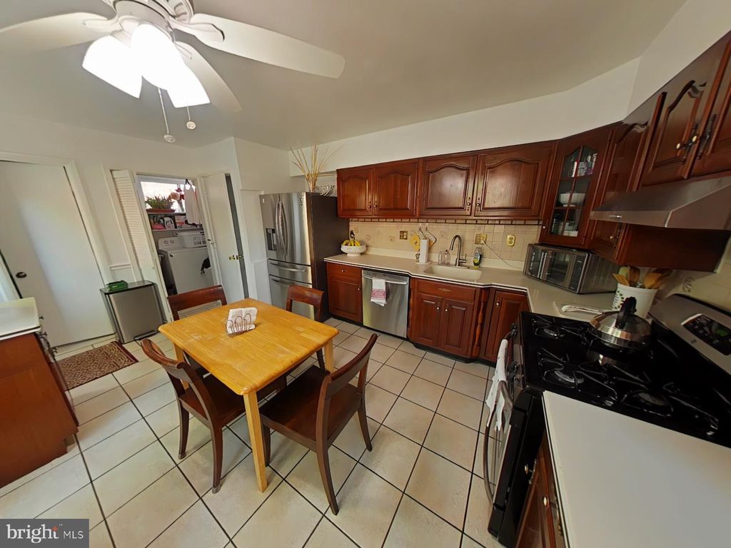 Image 3 of property listing at 12807 CRISFIELD RD, Silver Spring, MD 20906