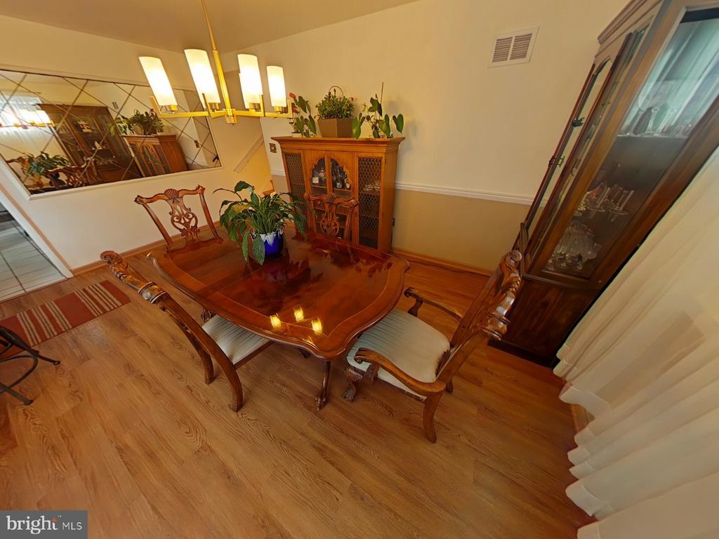 Image 4 of property listing at 12807 CRISFIELD RD, Silver Spring, MD 20906