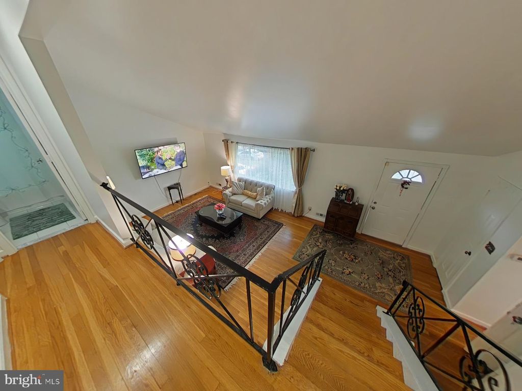 Image 8 of property listing at 12807 CRISFIELD RD, Silver Spring, MD 20906