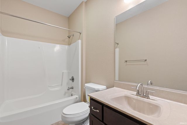 636 Bainbridge Place, Goshen, IN 46526