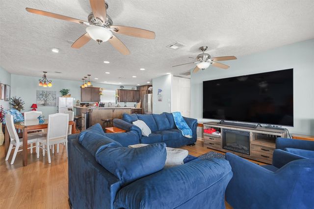 2306 Ave N, Dickinson, TX 77539