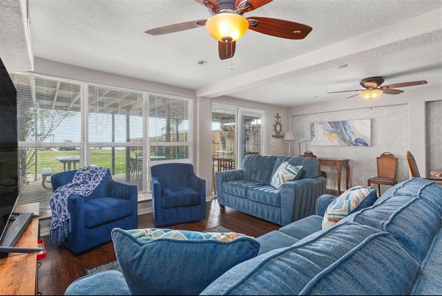 2306 Ave N, Dickinson, TX 77539