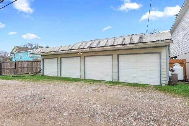 2306 Ave N, Dickinson, TX 77539