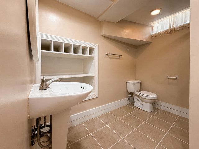 2202 E Blake St, Wichita, KS 67211