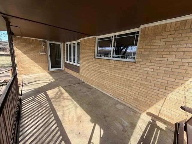 2202 E Blake St, Wichita, KS 67211