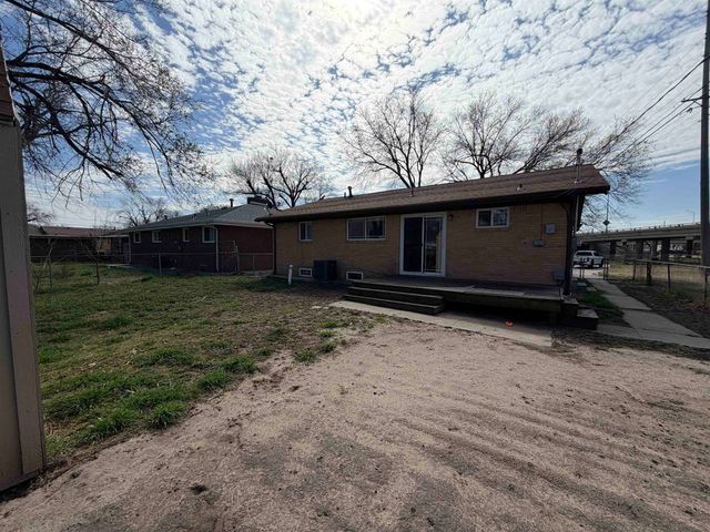 2202 E Blake St, Wichita, KS 67211