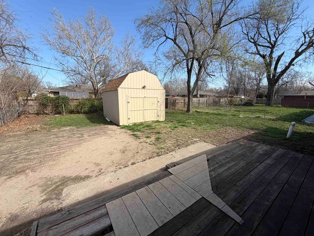 2202 E Blake St, Wichita, KS 67211