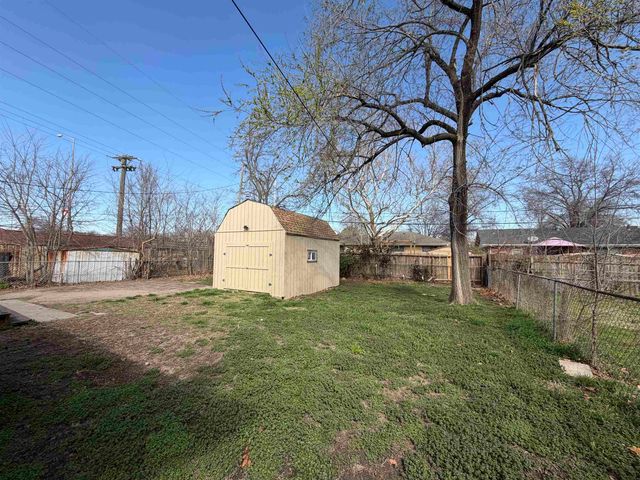 2202 E Blake St, Wichita, KS 67211