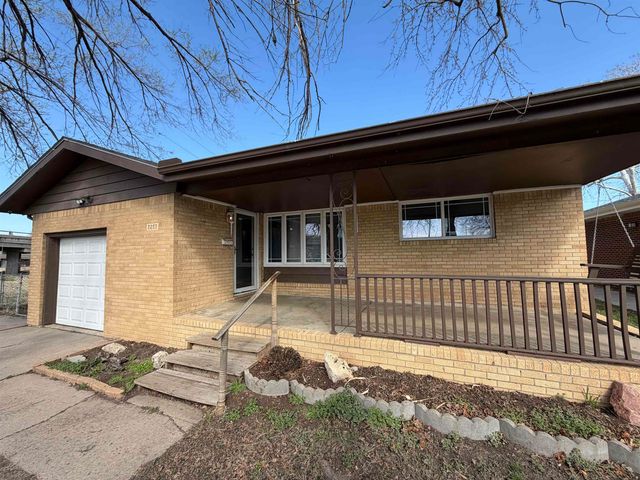 2202 E Blake St, Wichita, KS 67211