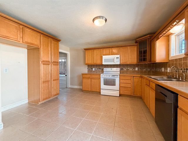 2202 E Blake St, Wichita, KS 67211