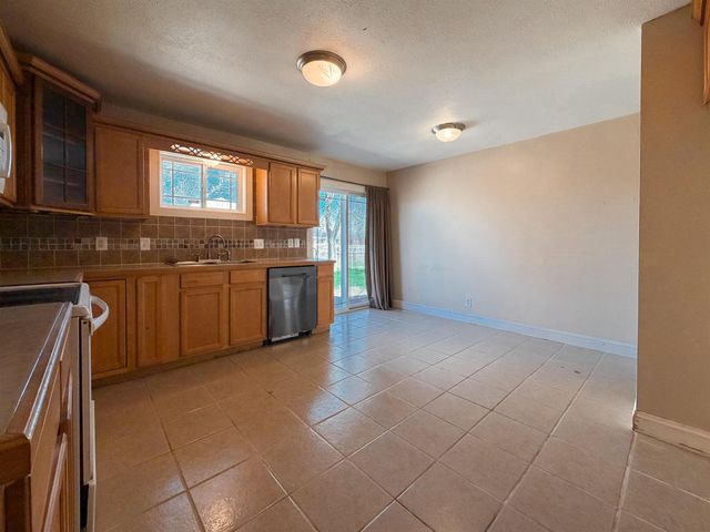 2202 E Blake St, Wichita, KS 67211