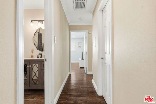 18601 Collins Street D27, Tarzana, CA 91356