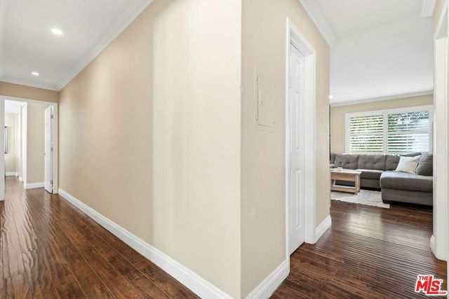 18601 Collins Street D27, Tarzana, CA 91356